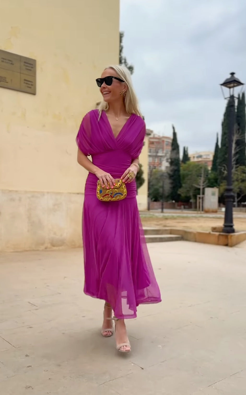 Summer V-neck pleated mesh dress